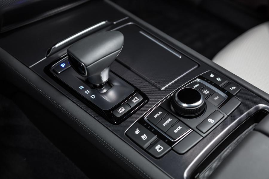 Детали интерьера Genesis G80 Sport 2017 года  (NA) (фото 67 из 94)